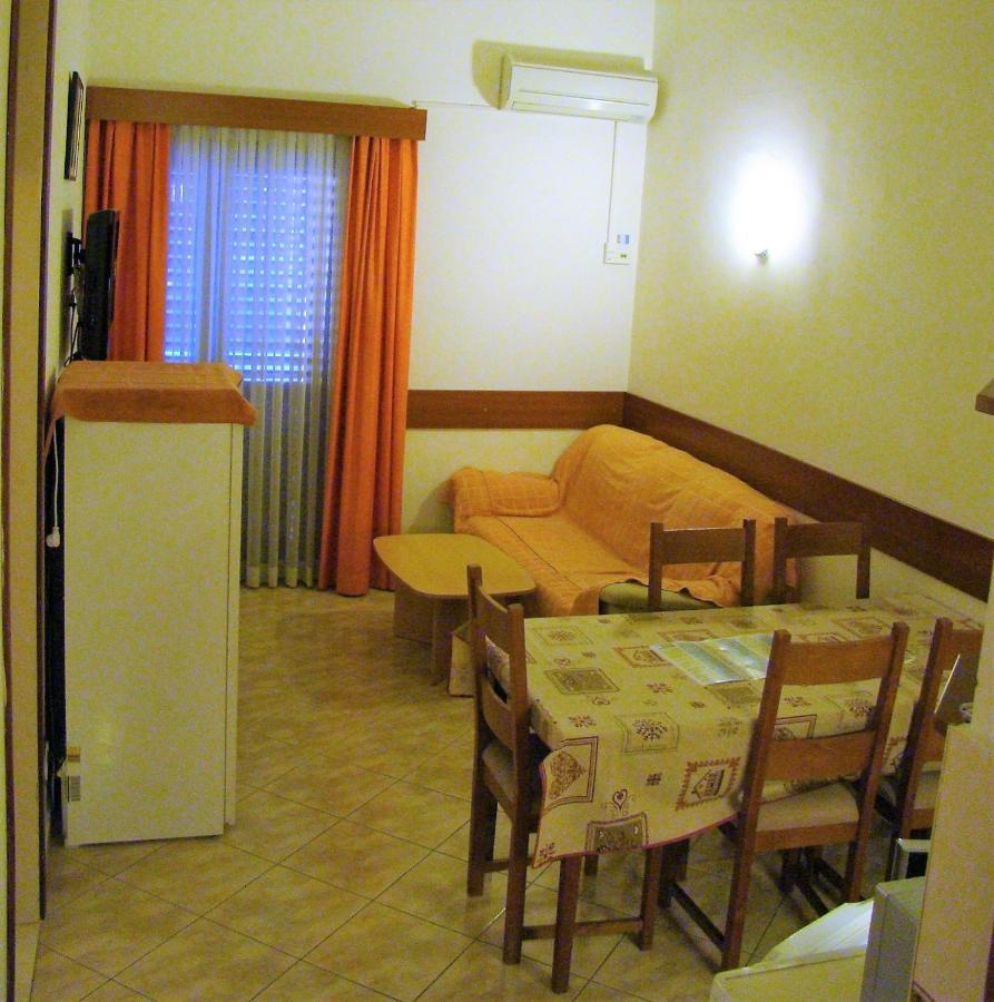 Apartments Lavica Podstrana Eksteriør billede